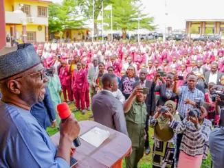 Kwara Governor Visits College To Applaud UTME Champions