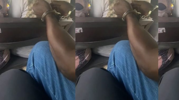 Nigerian lady astonished as she sights a pr!soner seated next to her in a bus in Lagos (VIDEO)