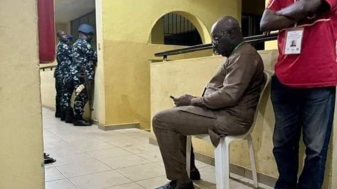 Gov Obaseki Storms INEC Collation Centre, Walked Out By Police