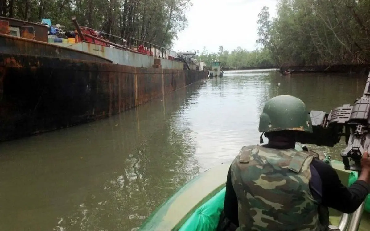 Nigerian Navy arrests eight suspected crude oil thieves, destroy Illegal refineries