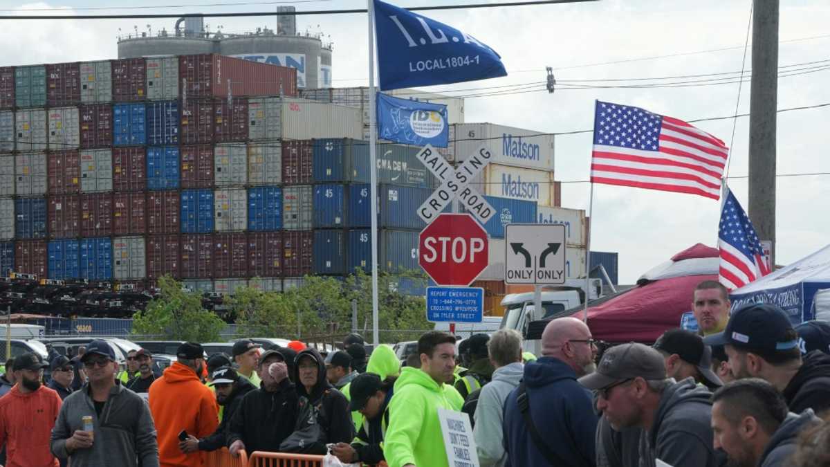 Cranes stand still as US dockworkers fight for 'future'