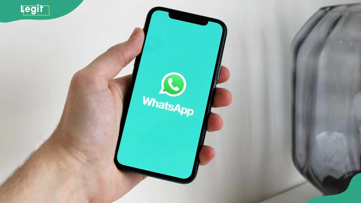 How to know if someone is monitoring your Whatsapp and how to resolve