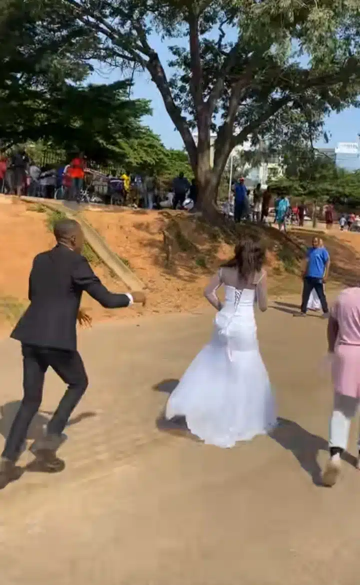 Drama as bride throws away ring after waiting for groom for 4 hours