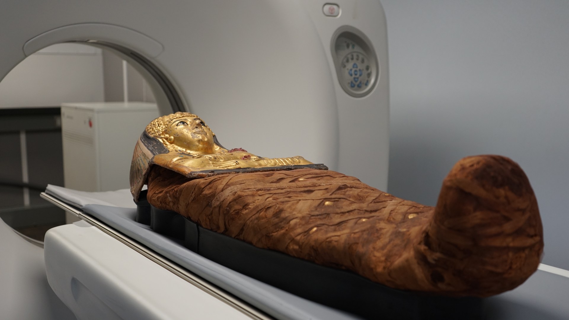 3D scans show inside 3,000-year-old Egyptian 'locked mummy' coffin and reveal fake eyes to allow sight in afterlife