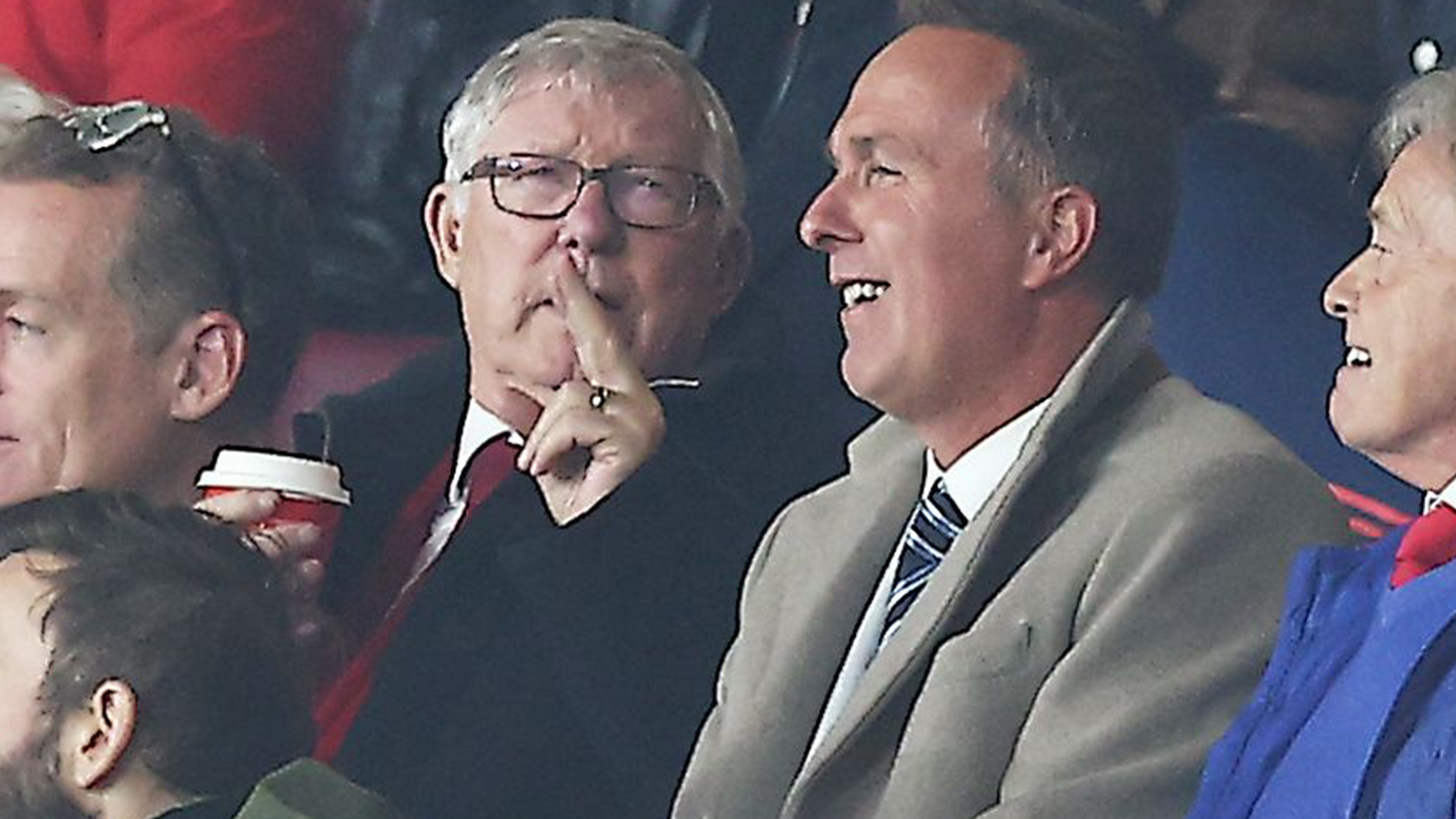 Fans can't believe who Sir Alex Ferguson sat next to for Man Utd's cup win after England legend from other sport spotted