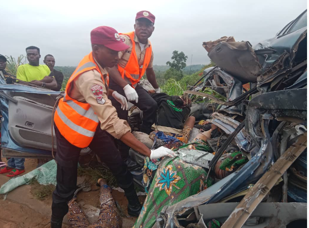 3 Pupils, Others Cheat Death In Oyo Accident