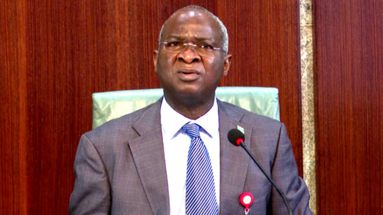 Fashola Decries Lack Of Effective Regulation In Construction Sector