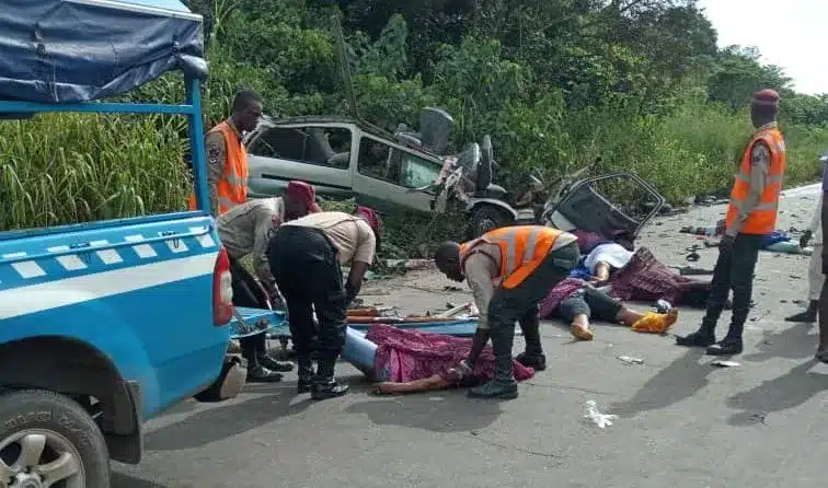 Four Feared Dead As Trailer Plunge Into Ditch On Oyo-Ogbomosho Road