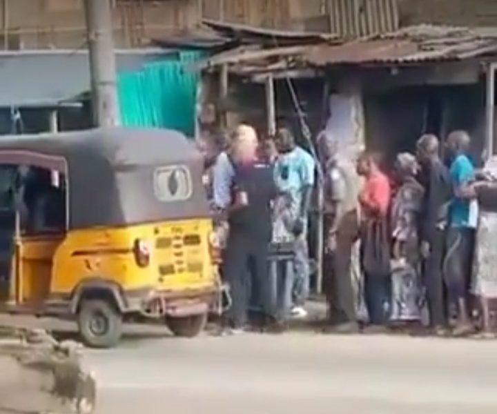 Massive Crowd As Whiteman Shares Bread To Lagos Residents [Video]