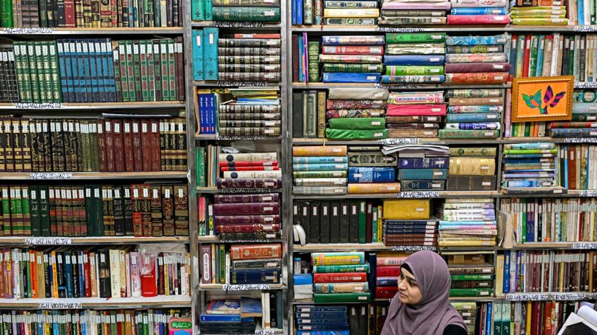 Fading literature: Delhi's famed Urdu Bazaar on last legs