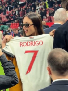 She posed with a Man Utd shirt that had her name on the back