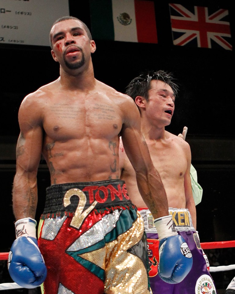 Munroe faced Toshiaki Nishioka for the WBC super bantamweight in 2010