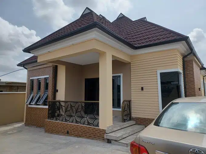 Man stirs disbelief as he shows off house he built for N12.5M