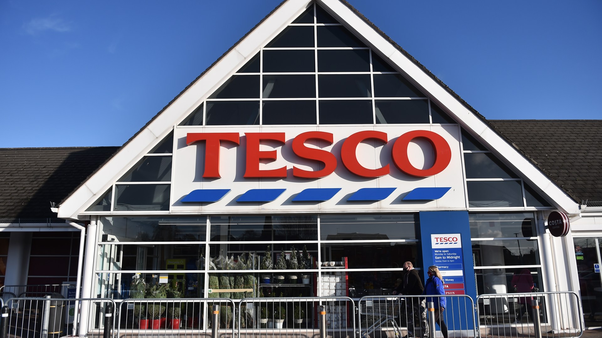 'That's a bargain' Tesco fans cry as they clear shelves of popular drink down to just 30p a can - but the deal ends soon