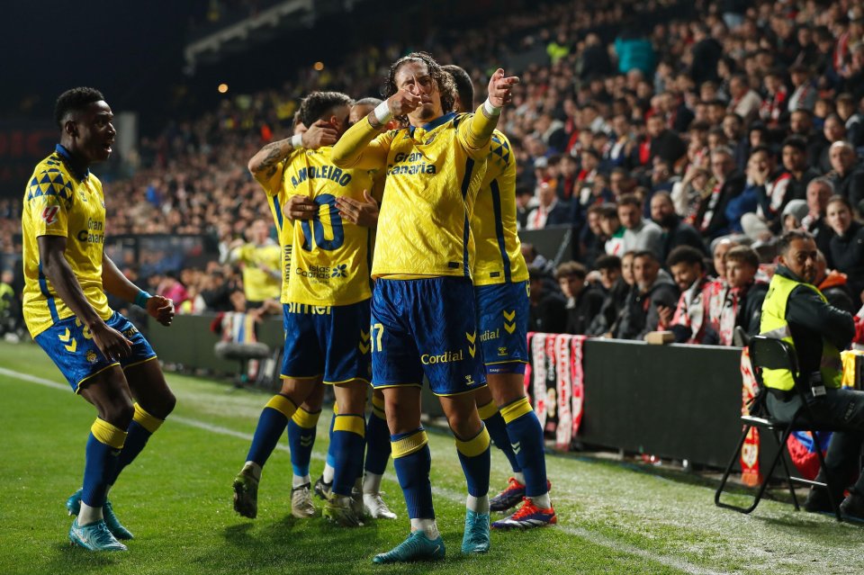 Fabio Silva celebrates a goal against Rayo Vallecano