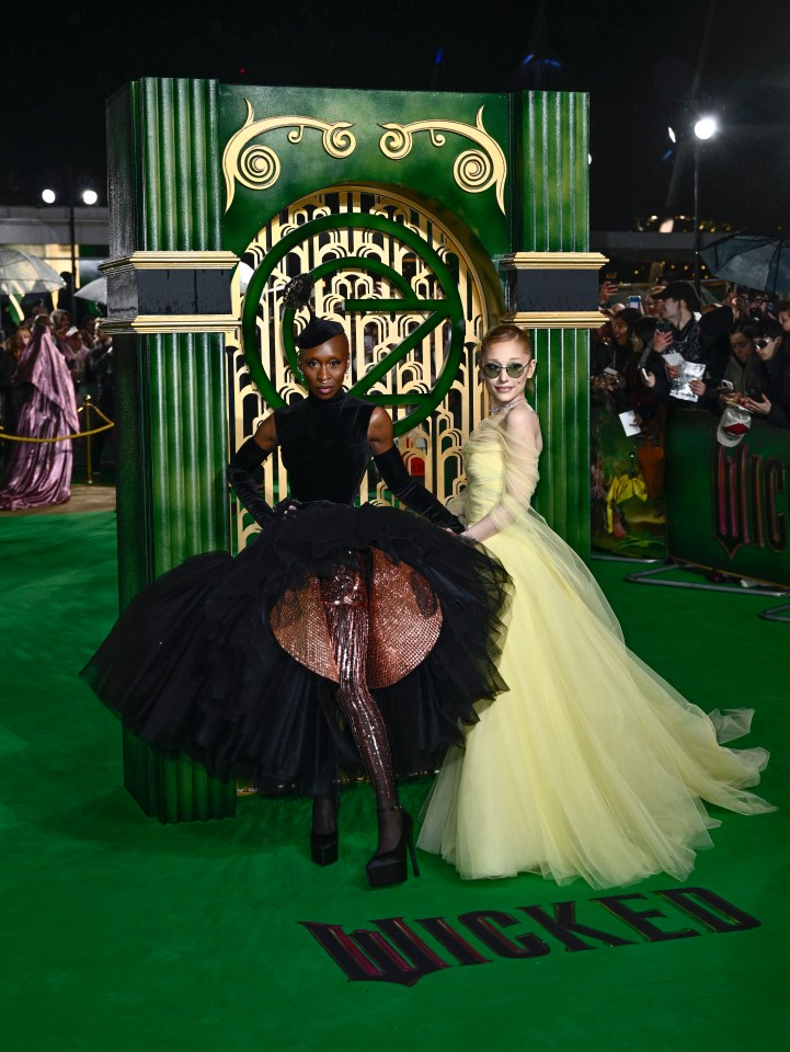 British actress Cynthia Erivo posed with co-star Ariana on the green carpet