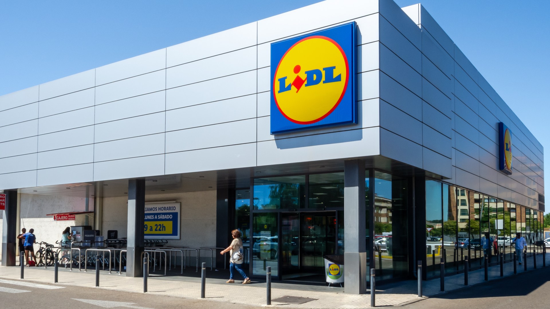 A £1.99 Lidl buy is a winter essential for keeping you warm when out and about & shoppers hail them super comfortable