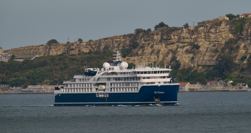 Swan Hellenic's SH Diana developed an engine fault and has abandoned the trip