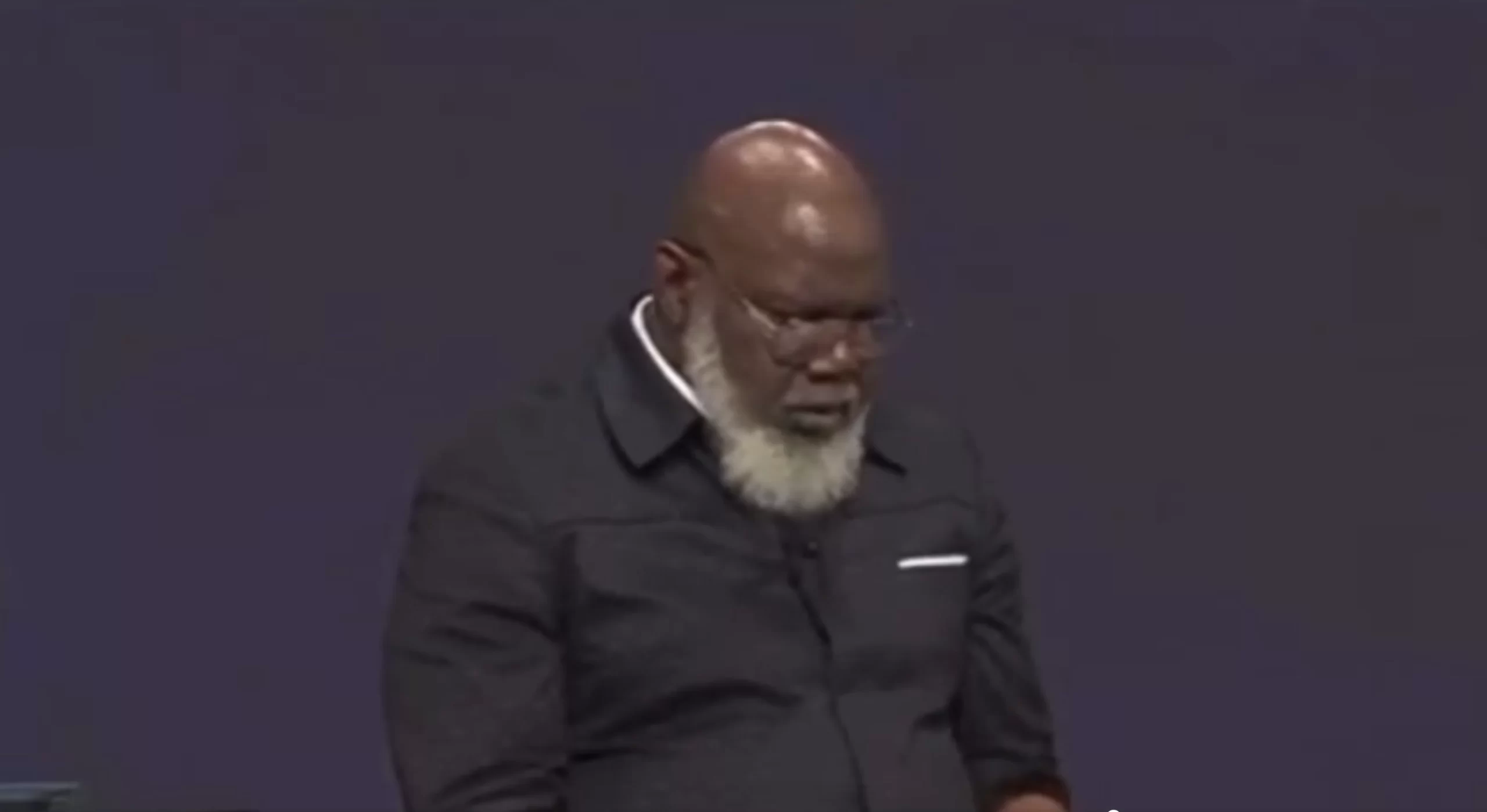 Church breaks silence as Bishop T.D. Jakes suffers health scare during Sunday sermon