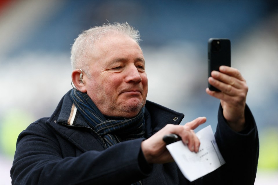 But Stewart blasted the old Ibrox boss' phone habits