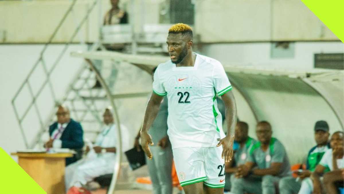 Super Eagles Striker Victor Boniface Transfers Money to Fans From Inside Team Bus in Uyo