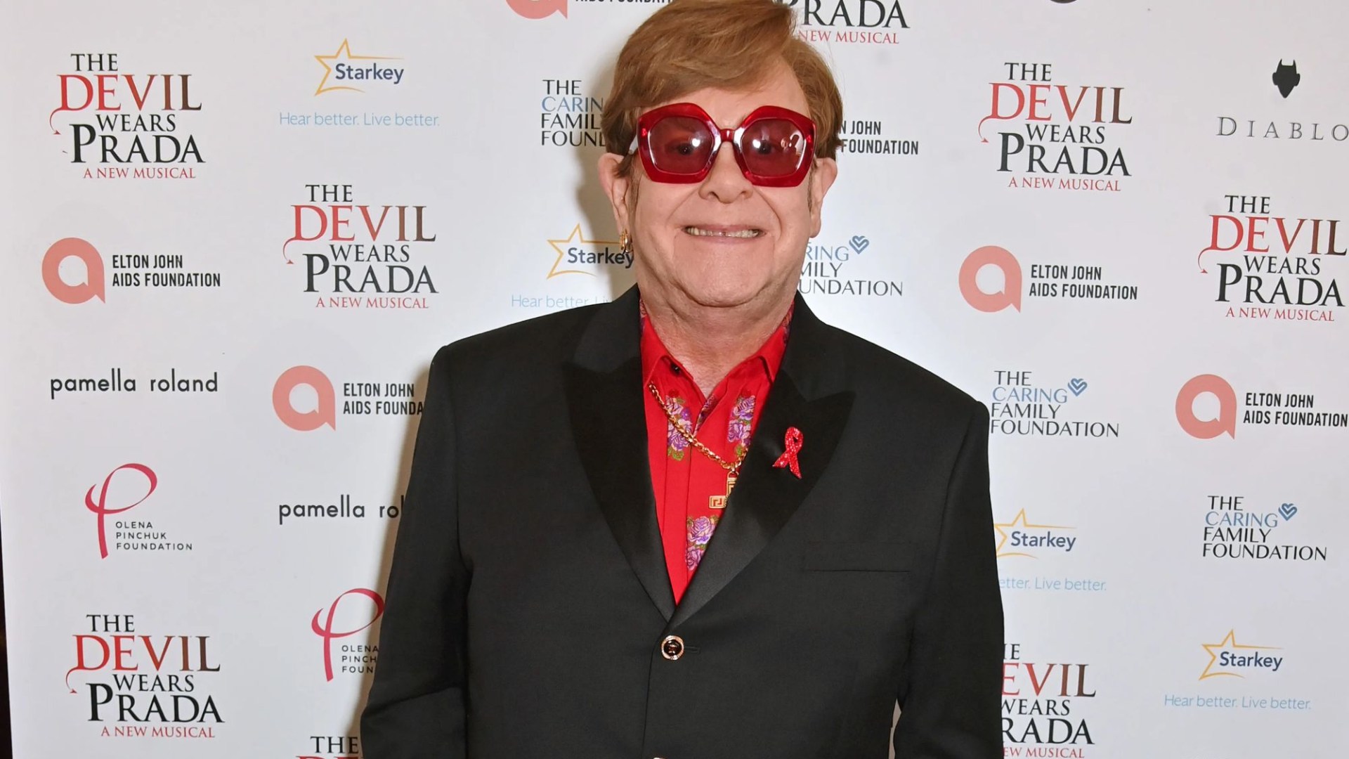 Shock as Sir Elton John tells fans ‘I’ve lost my eyesight and cannot see the stage’ as he is led out of West End show