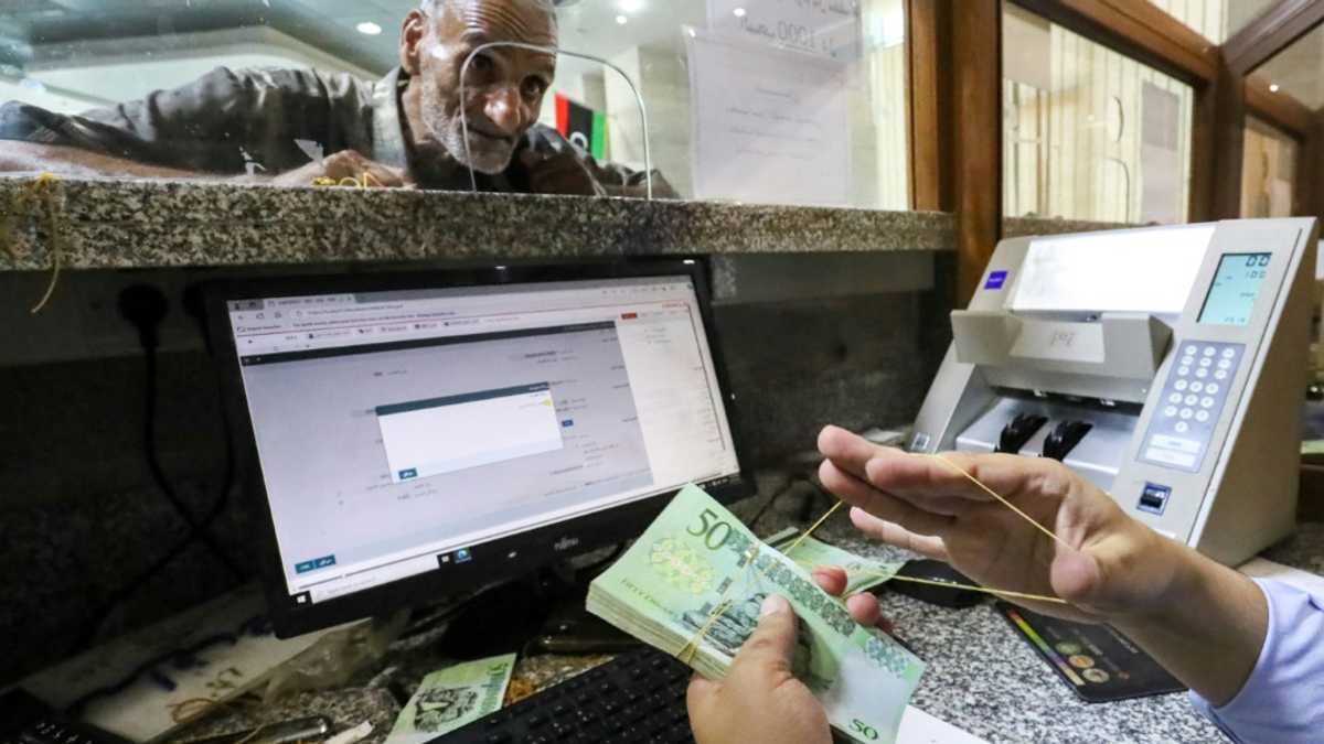 Cash crunch pushes Libyans to bank cards despite hurdles