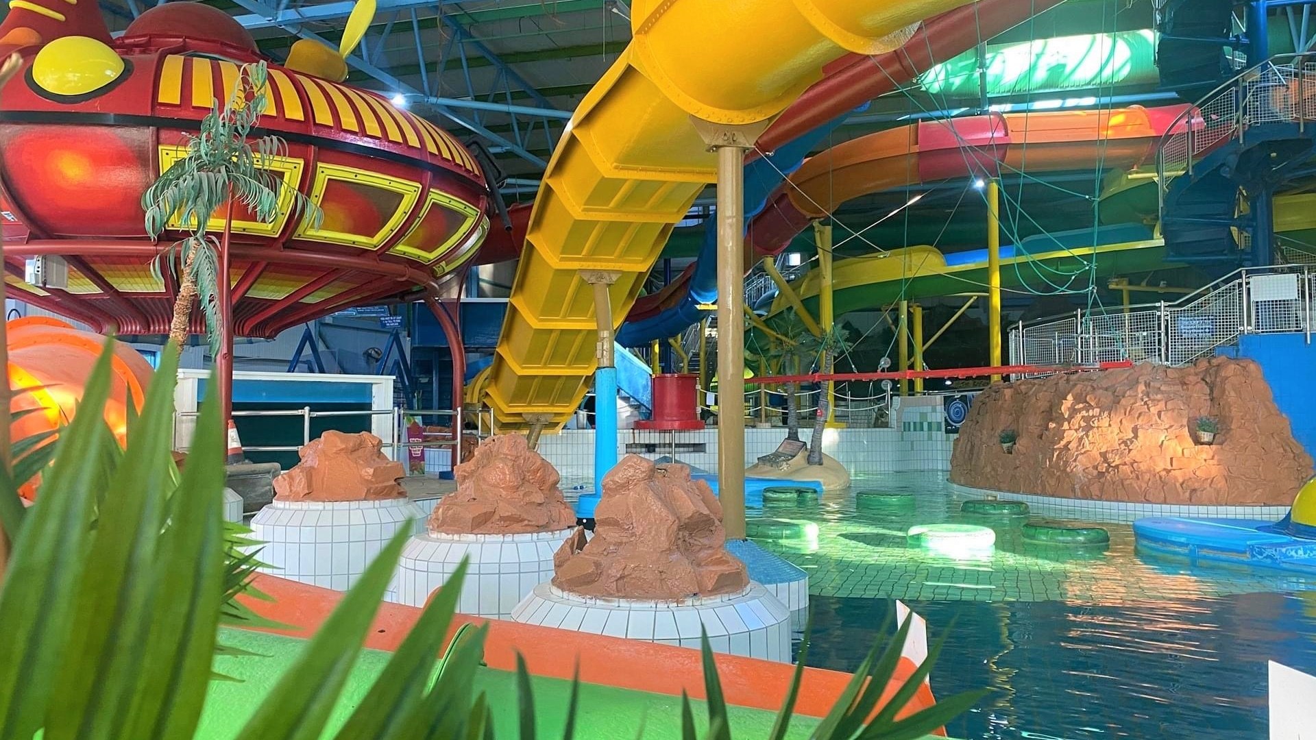 The tropical indoor UK waterpark families say 'feels like a holiday abroad' that has 30 attractions and is 31C in winter