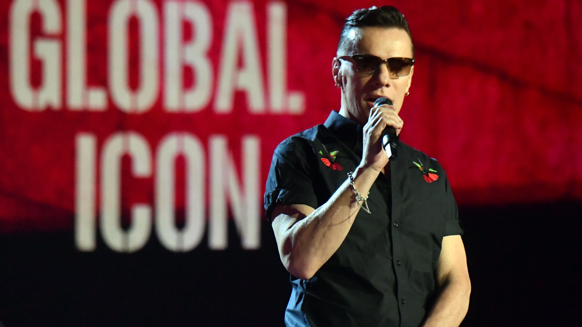 U2 star diagnosed with rare condition after fans said he ‘looked pained’ on stage - signs you must not ignore