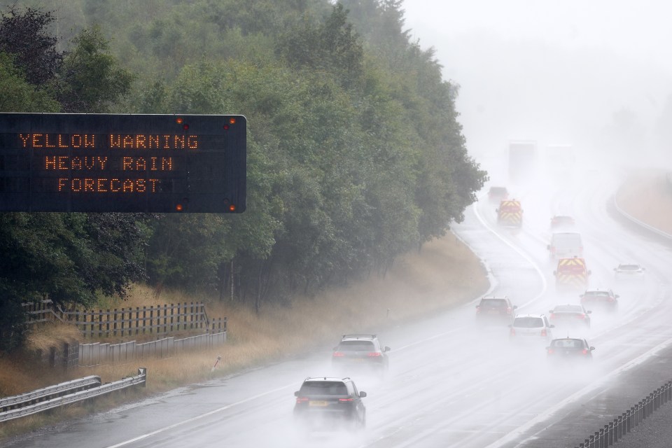 The downpour alert lasts fully 42 hours, from 6pm on Sunday until noon on Tuesday