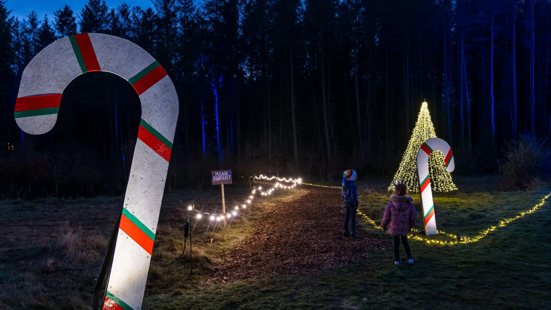 Furious parents slam Christmas event in Scots town with 'horrendous queues' and 'rude' snowman