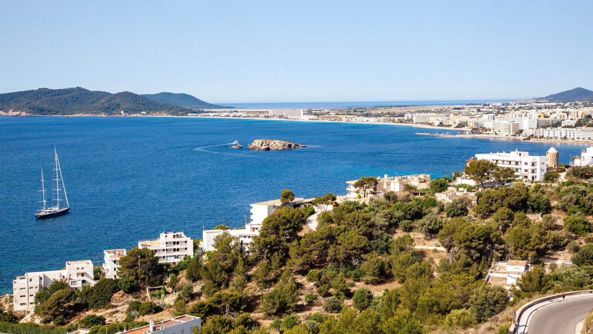 Less crowded Spanish city with huge beaches and warm winters to get new easyJet flights