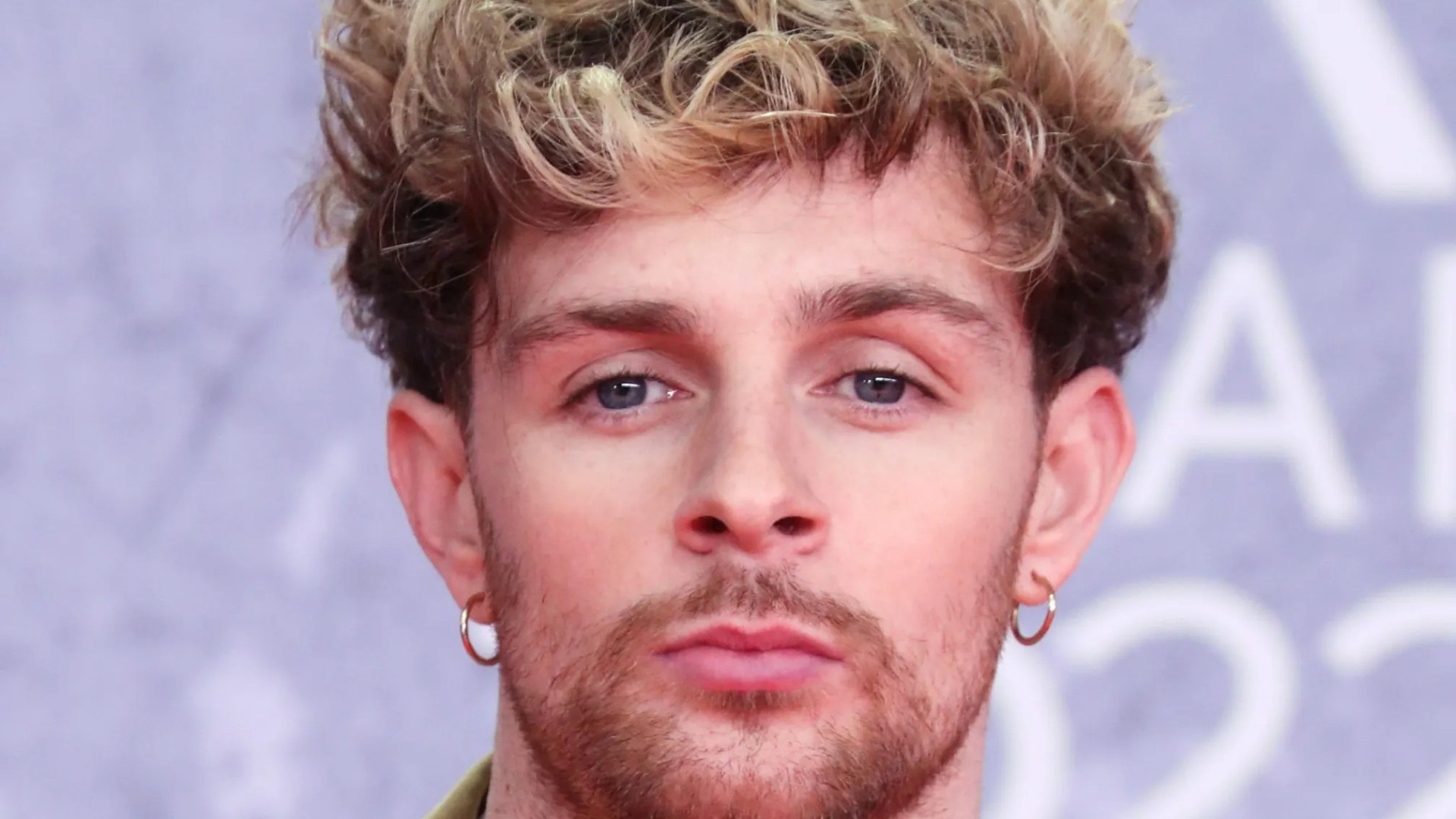 Tom Grennan risks painful mistake as he gets bold new leg tattoo amid Christmas No1 battle