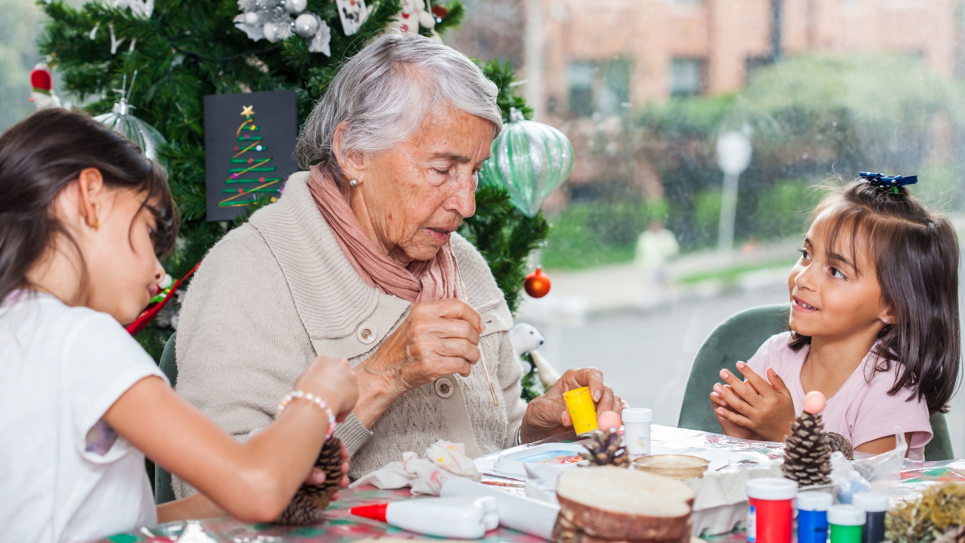 Families urged to check for early signs of dementia in loved ones over festive break