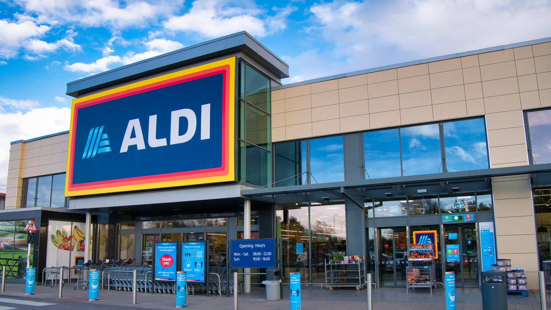 Aldi shoppers rush to buy Christmas essential that costs 14p