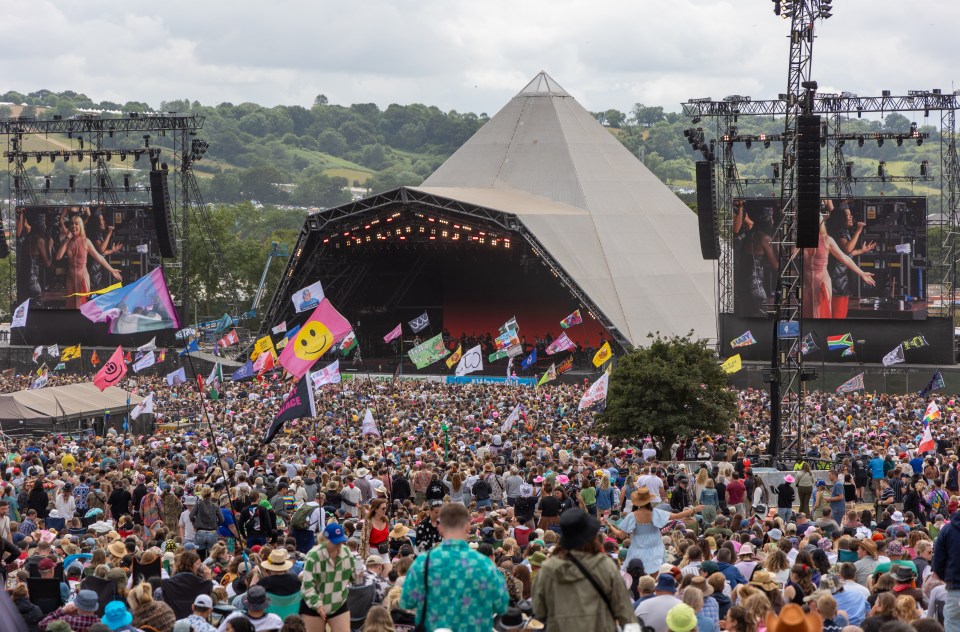 The Maggie May hitmaker will take to the Pyramid Stage next year