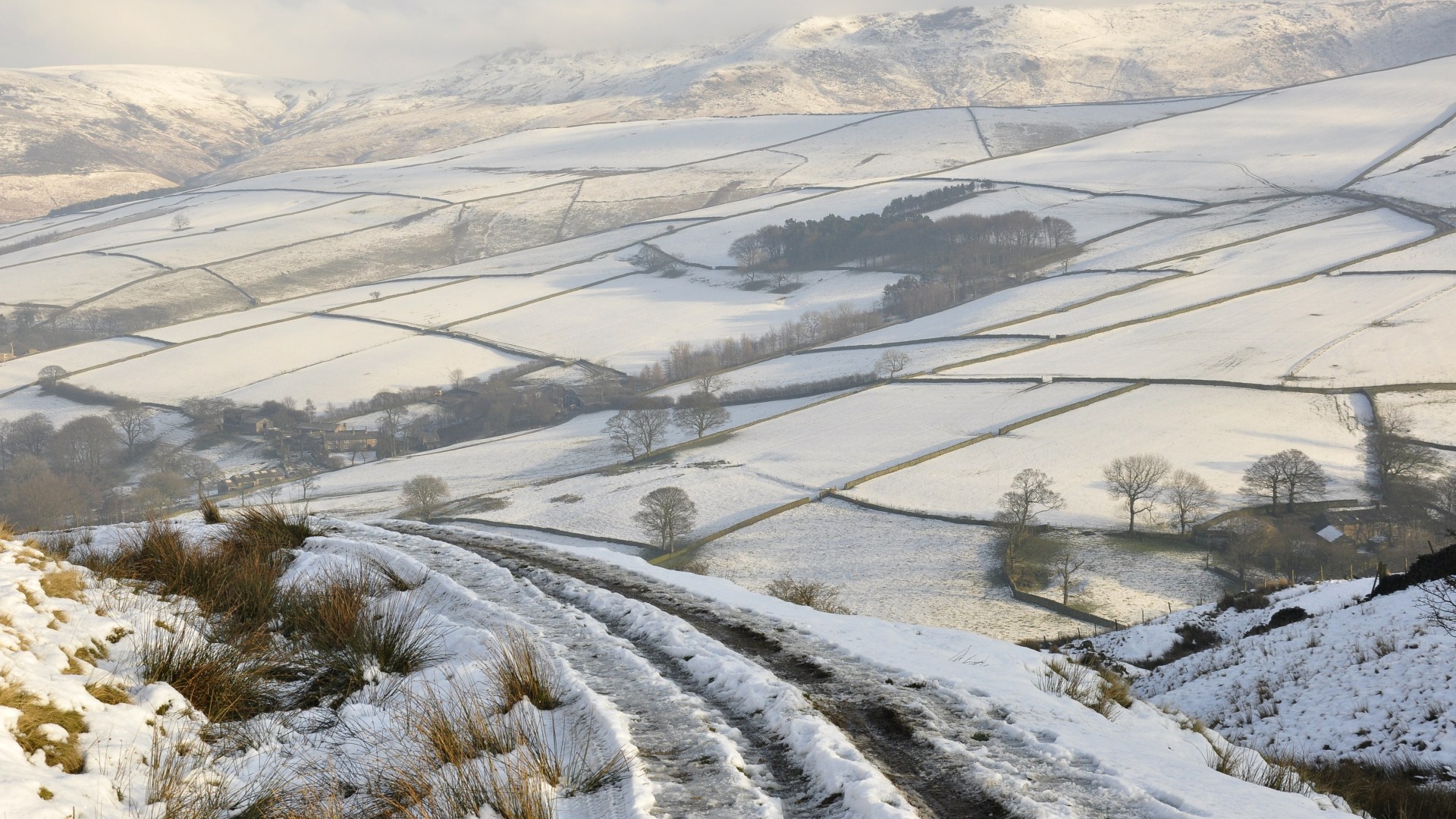 UK weather: Maps show snow falling over Britain in just days - with a -2C New Year's chill on the way