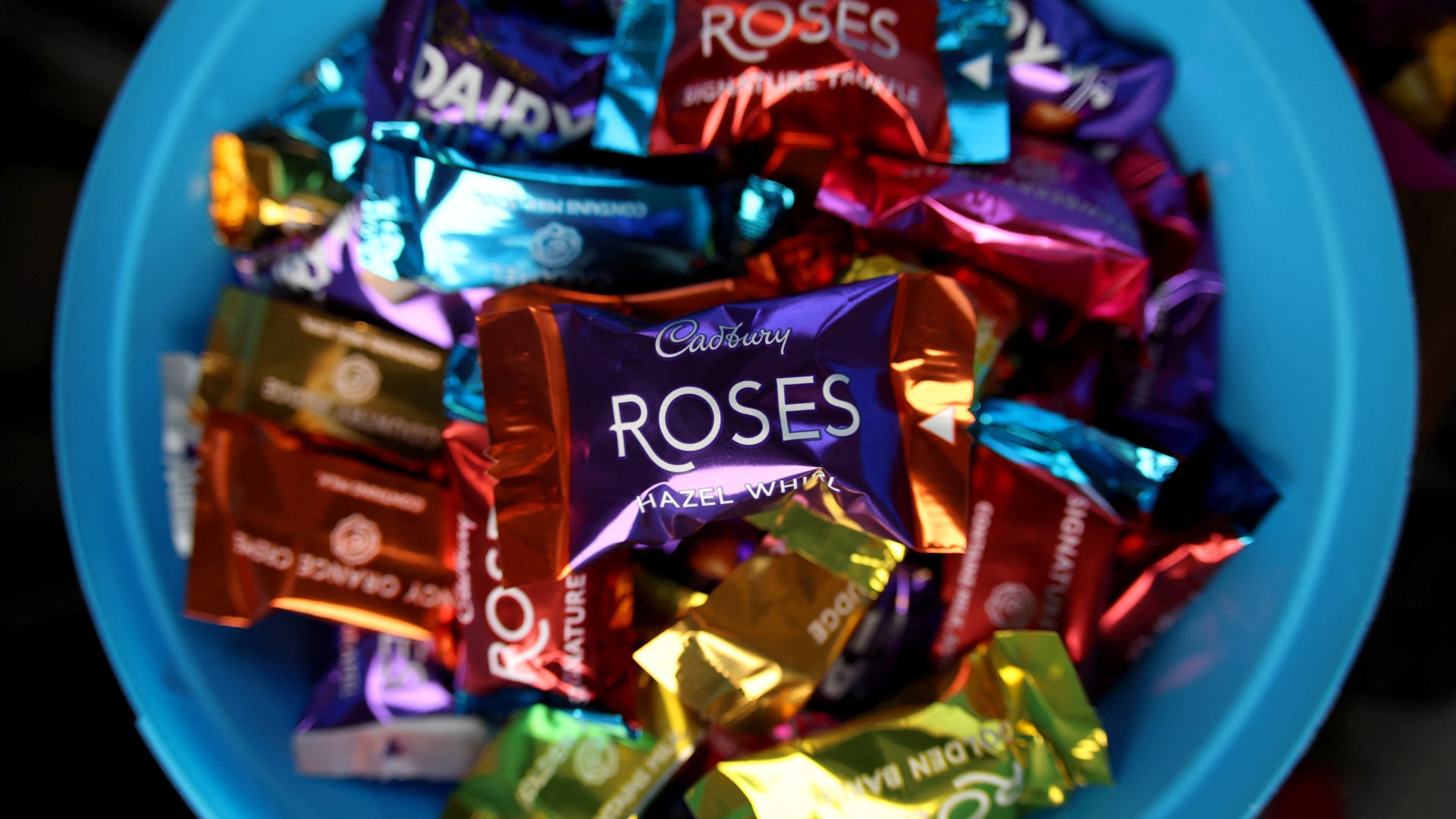 Supermarket giant slashes price of huge retro Cadbury Roses tin by 50% and it’s the cheapest around