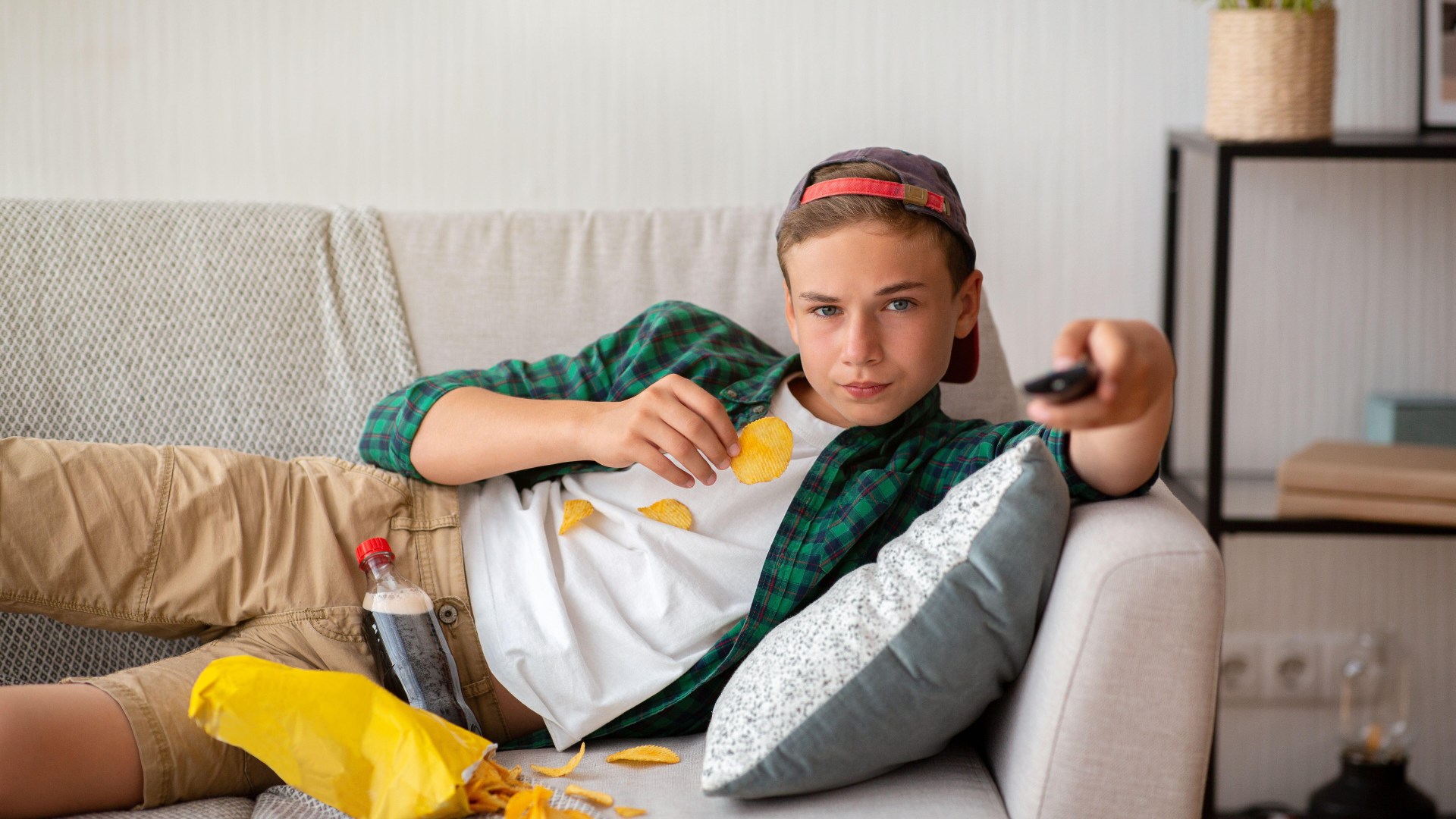 Common eating habit in teenagers could be a red flag of ADHD - and 6 other symptoms to look out for