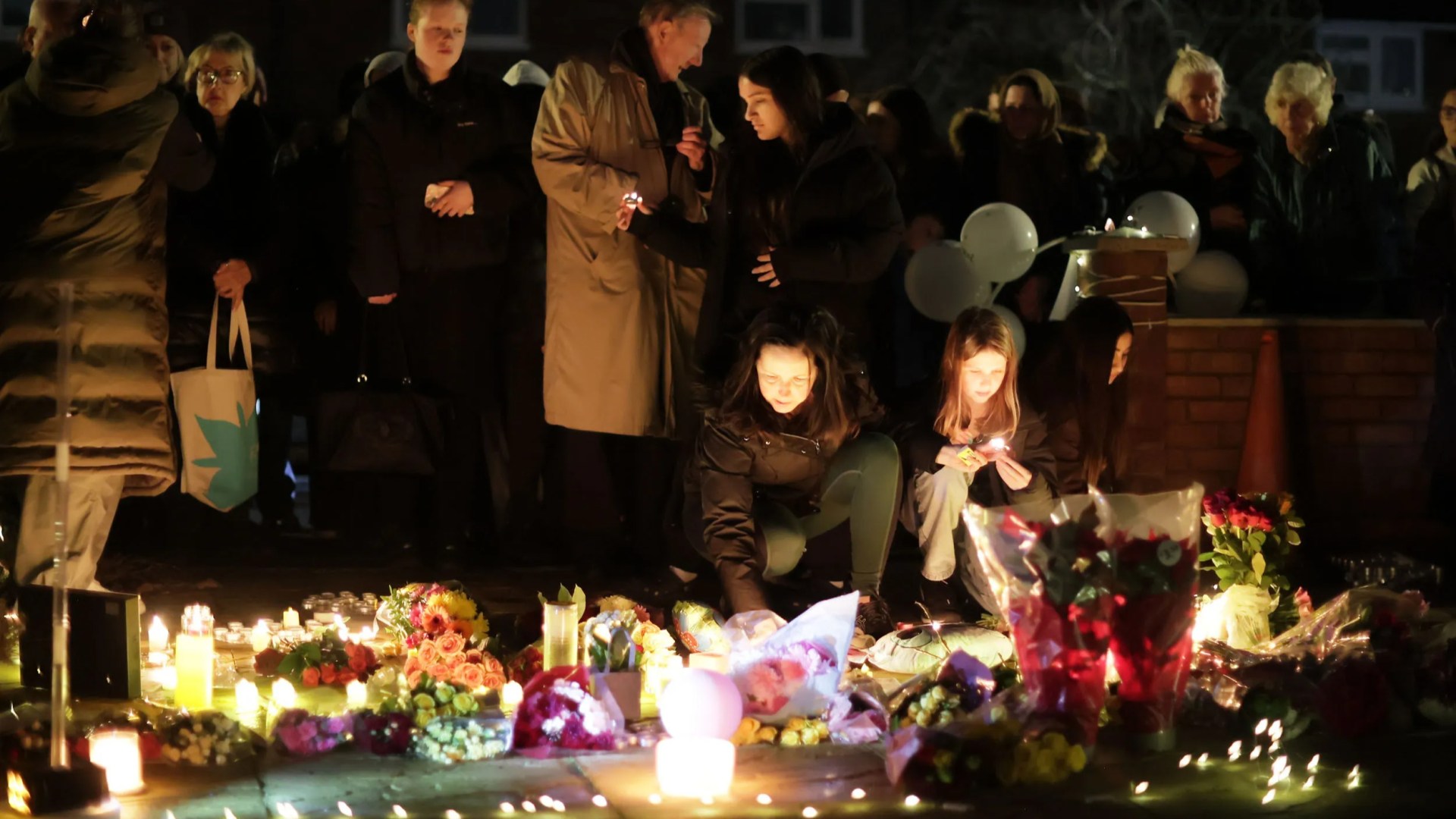 More than 100 mourners gather at vigil for murdered Sara Sharif with candle placed on behalf of grieving mum