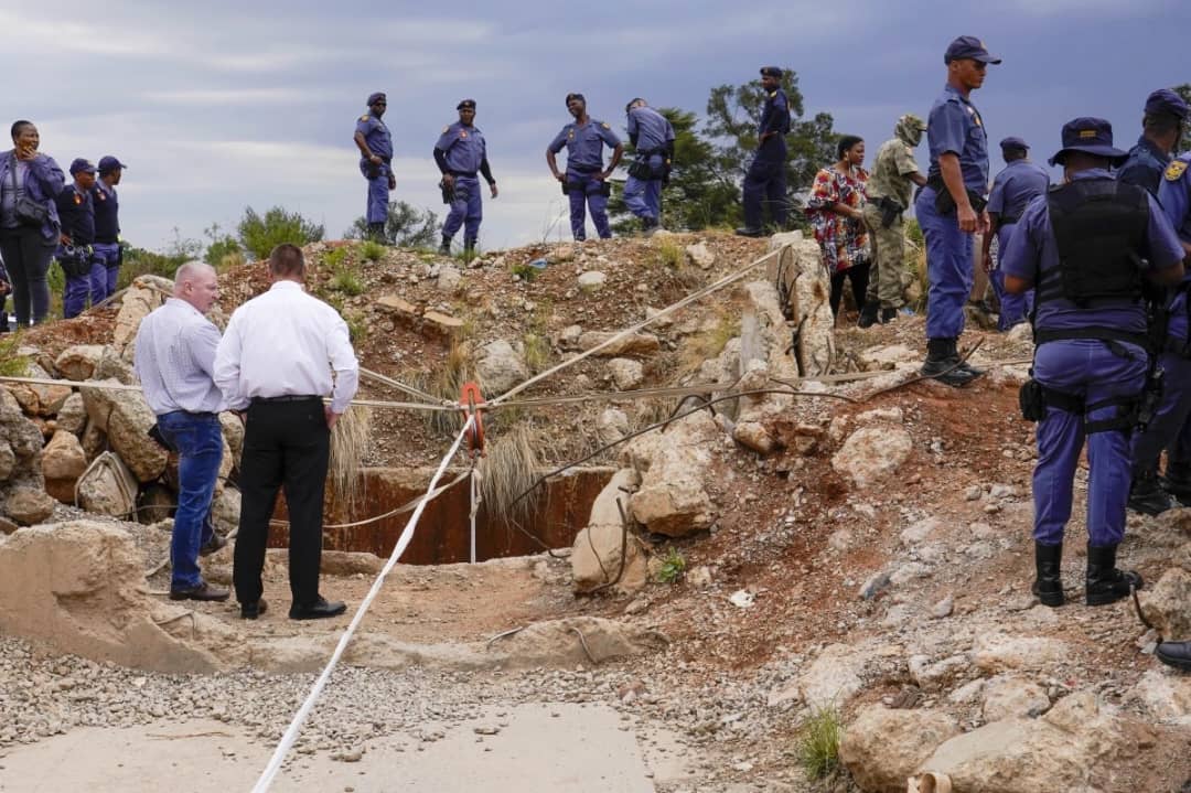 100 Illegal Miners Dead, 500 Trapped In South Africa’s Buffelsfontein Mine