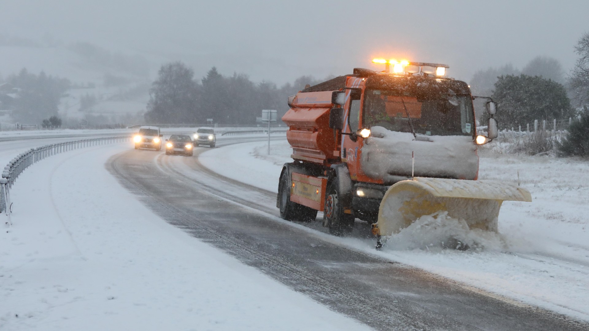 Exact time SNOW will blanket country amid three-day arctic blast forecast as Scots return to work