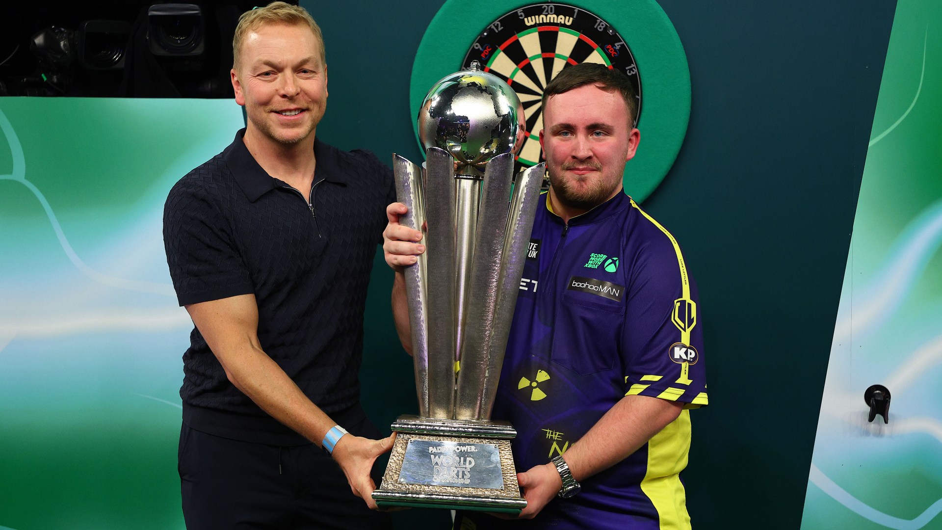 Luke Littler pays tribute to Sir Chris Hoy after terminally-ill Olympic legend presents world darts champion with award