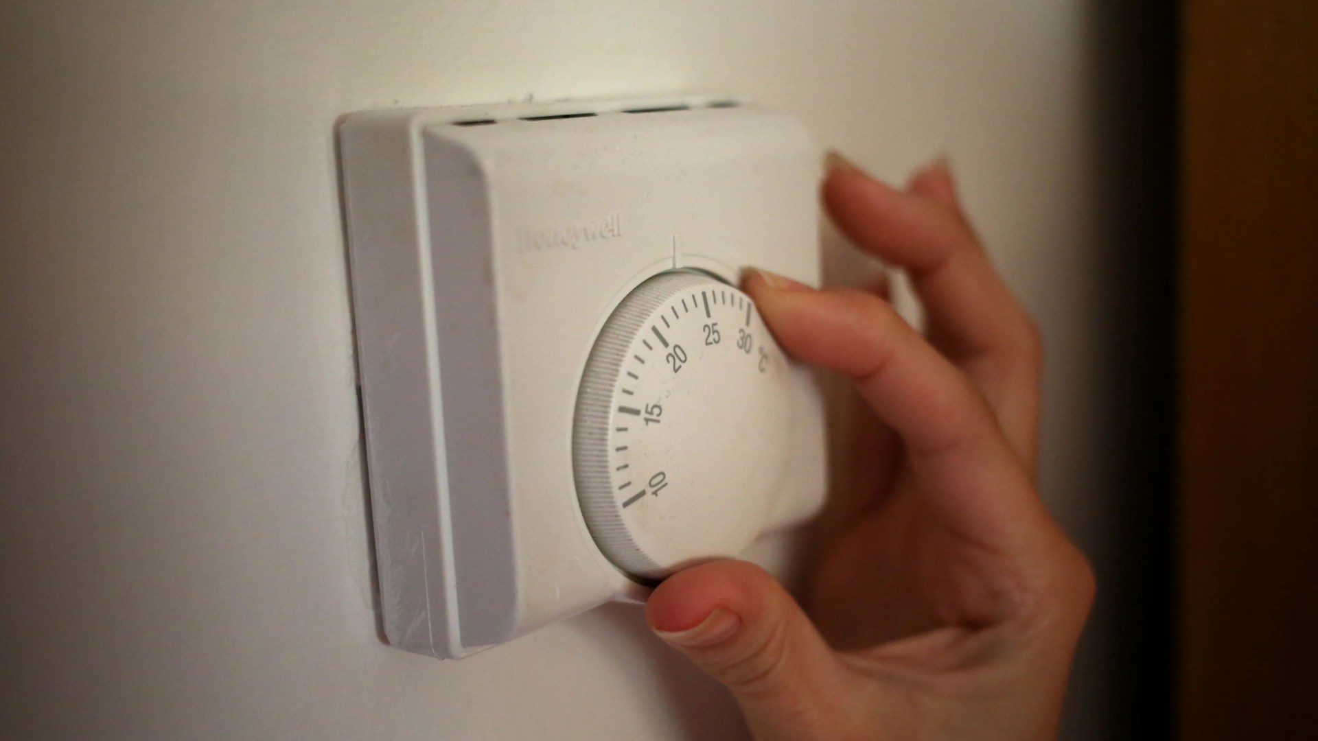 How much does it cost to leave your central heating on all night?