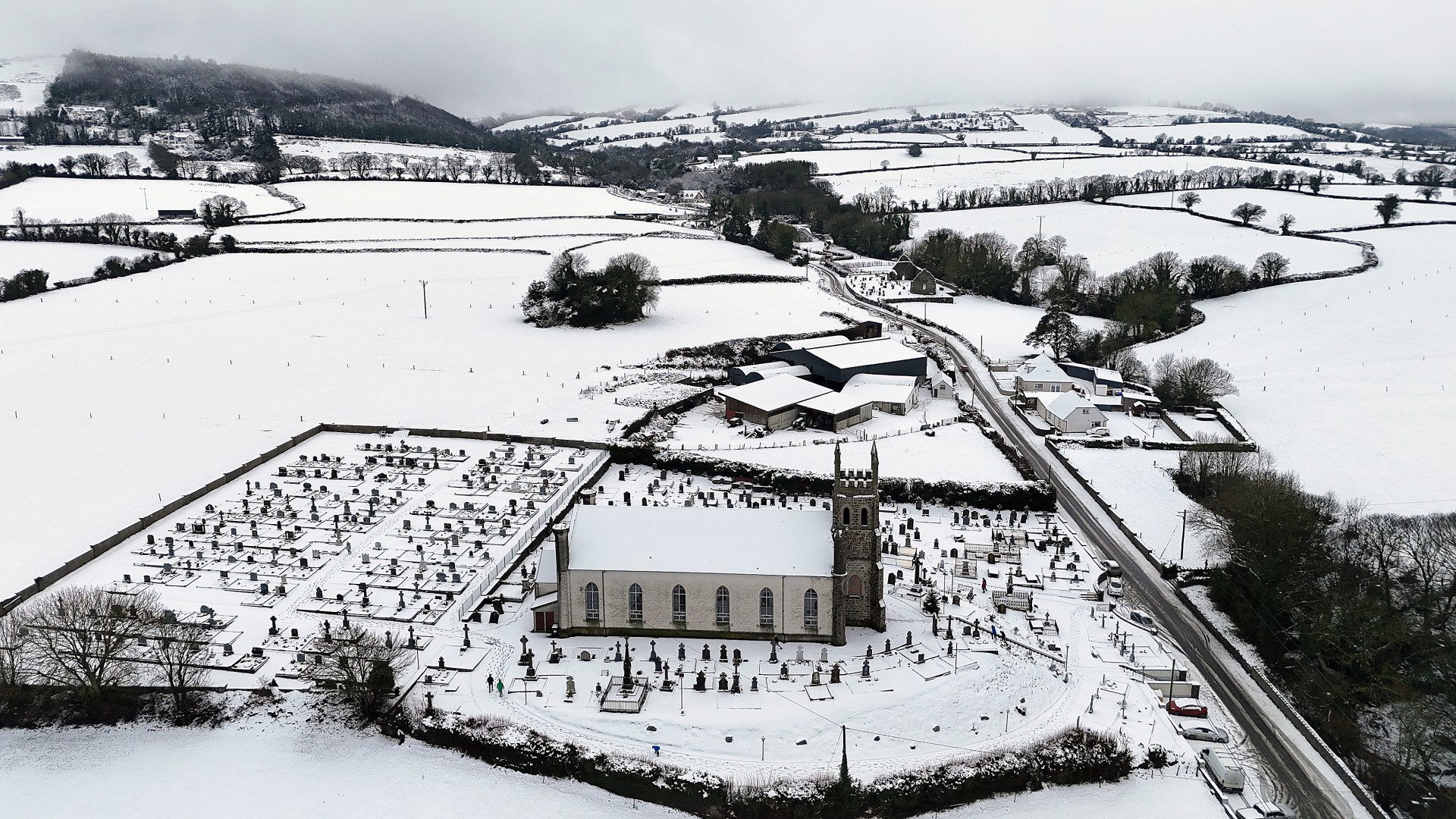 UK weather: Met Office issues rare amber snow warning with 'communities to be cut off' and travel chaos expected