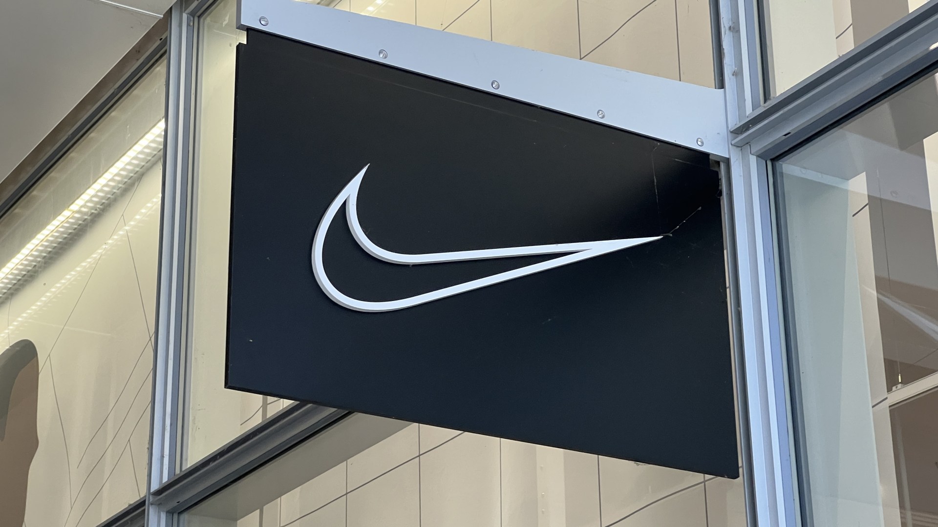 Nike to CLOSE outlet at Scots retail park with staff facing axe in weeks