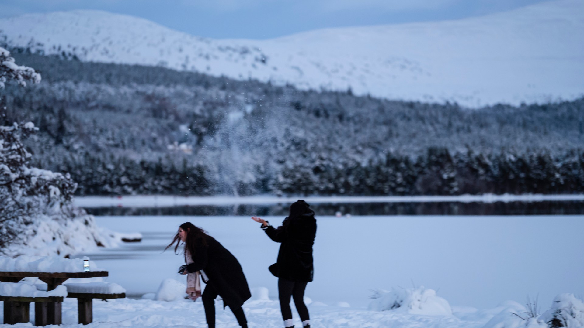 Met Office issues major warning as map shows -20C Arctic snow showers on way