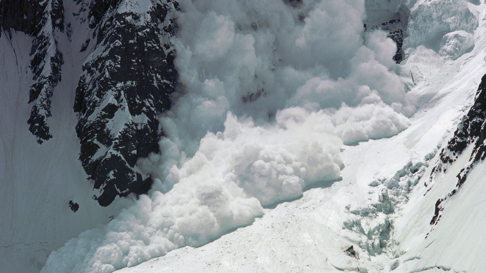 Horror avalanche kills three skiers after dragging them several hundred metres down 9,000ft mountain