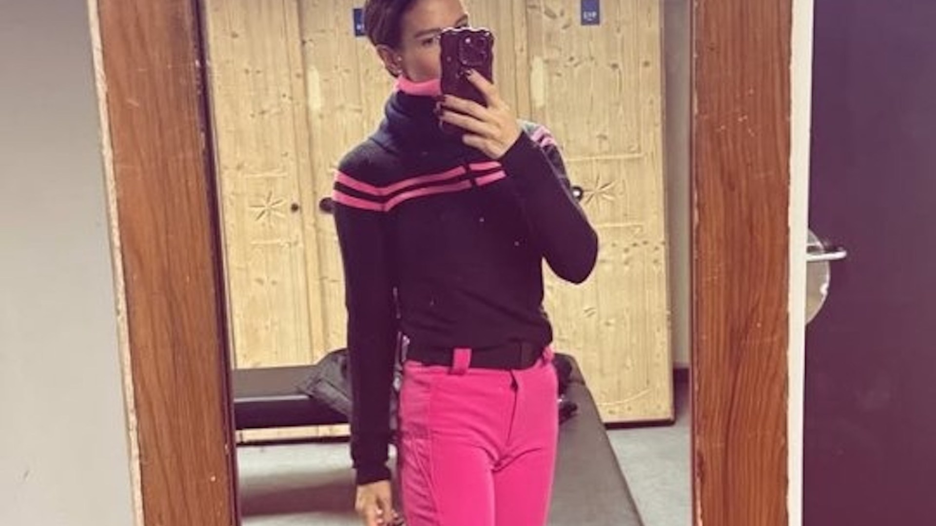 Rebekah Vardy goes skiing in pink day after Coleen Rooney hits slopes in same colour