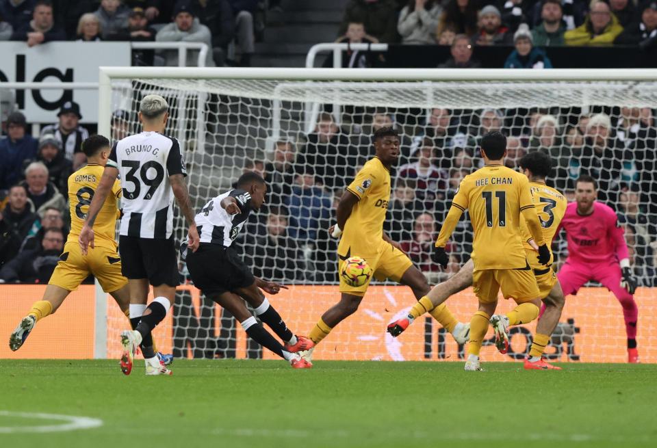 Alexander Isak of Newcastle United shoots during a Premier League match.